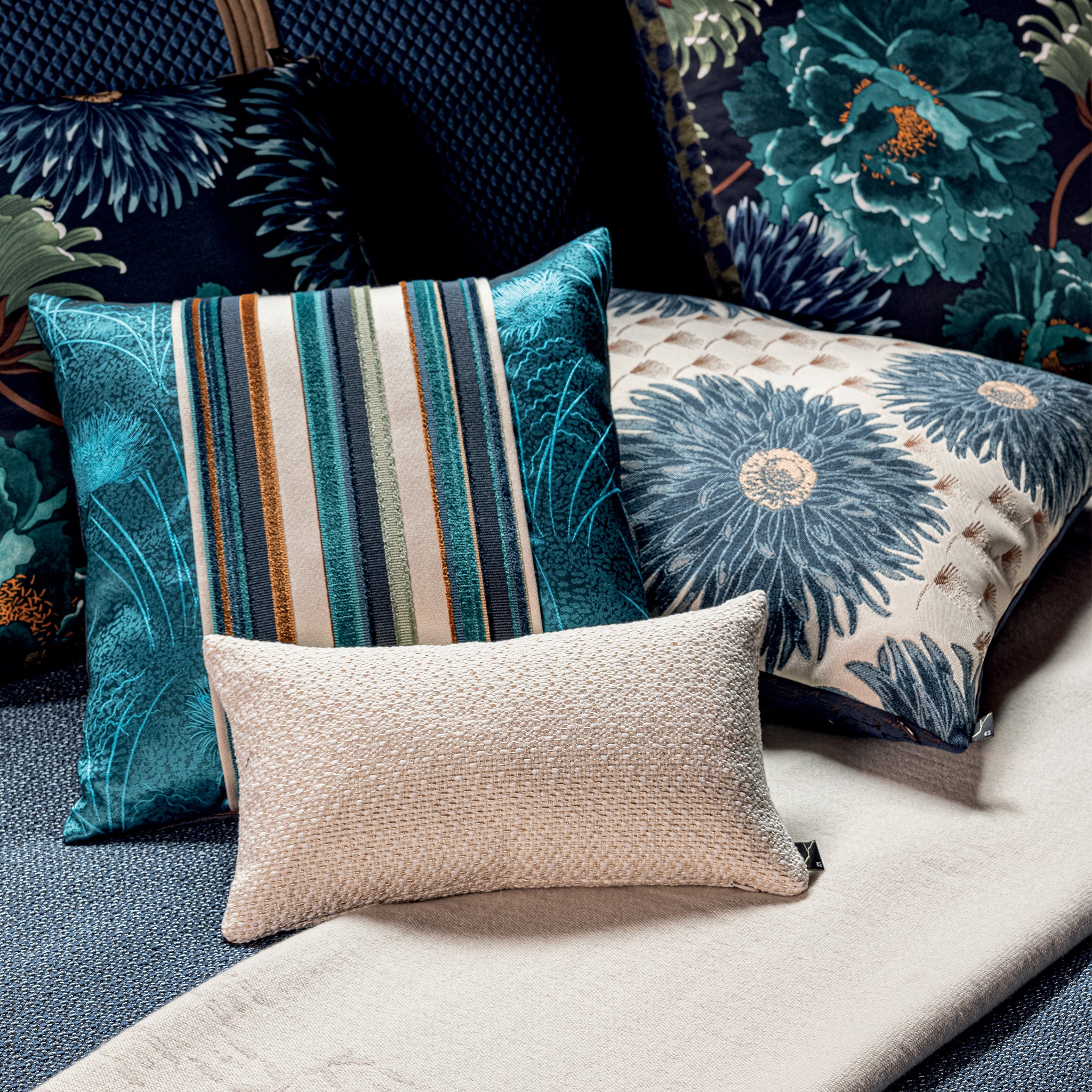 DARIA Cushion 50x50cm - K三