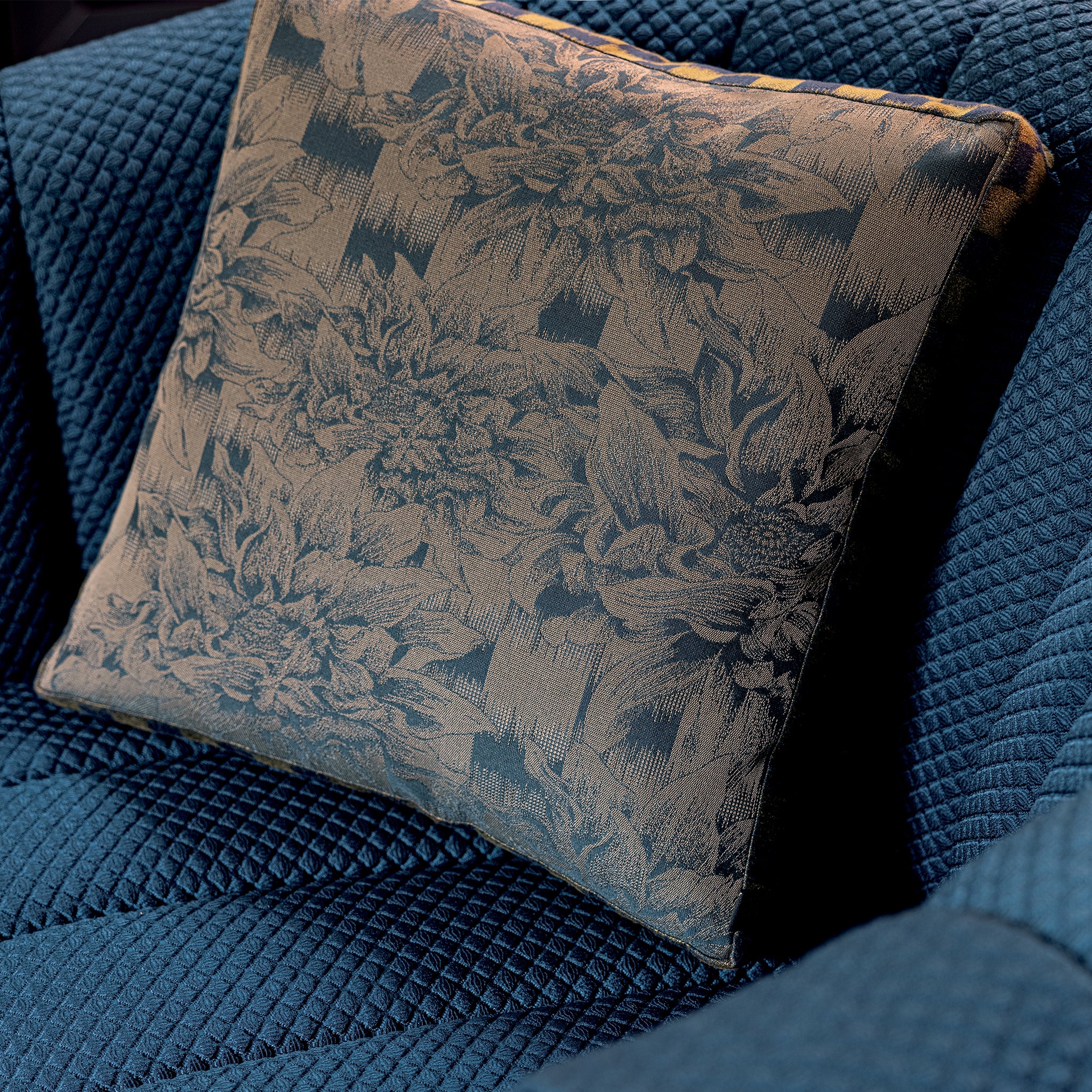 HANA KASURI Cushion 40x40cm - K三