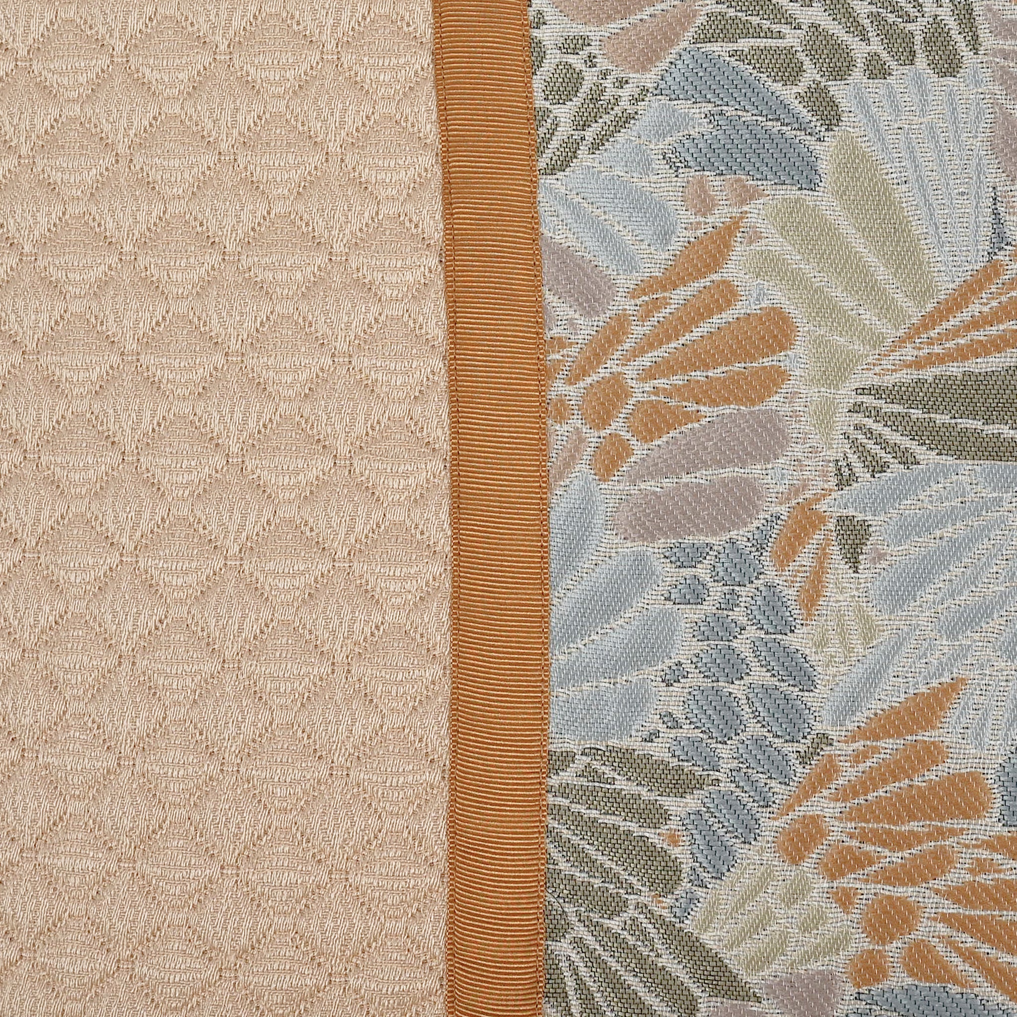 IROU Cushion 70x50cm - K三