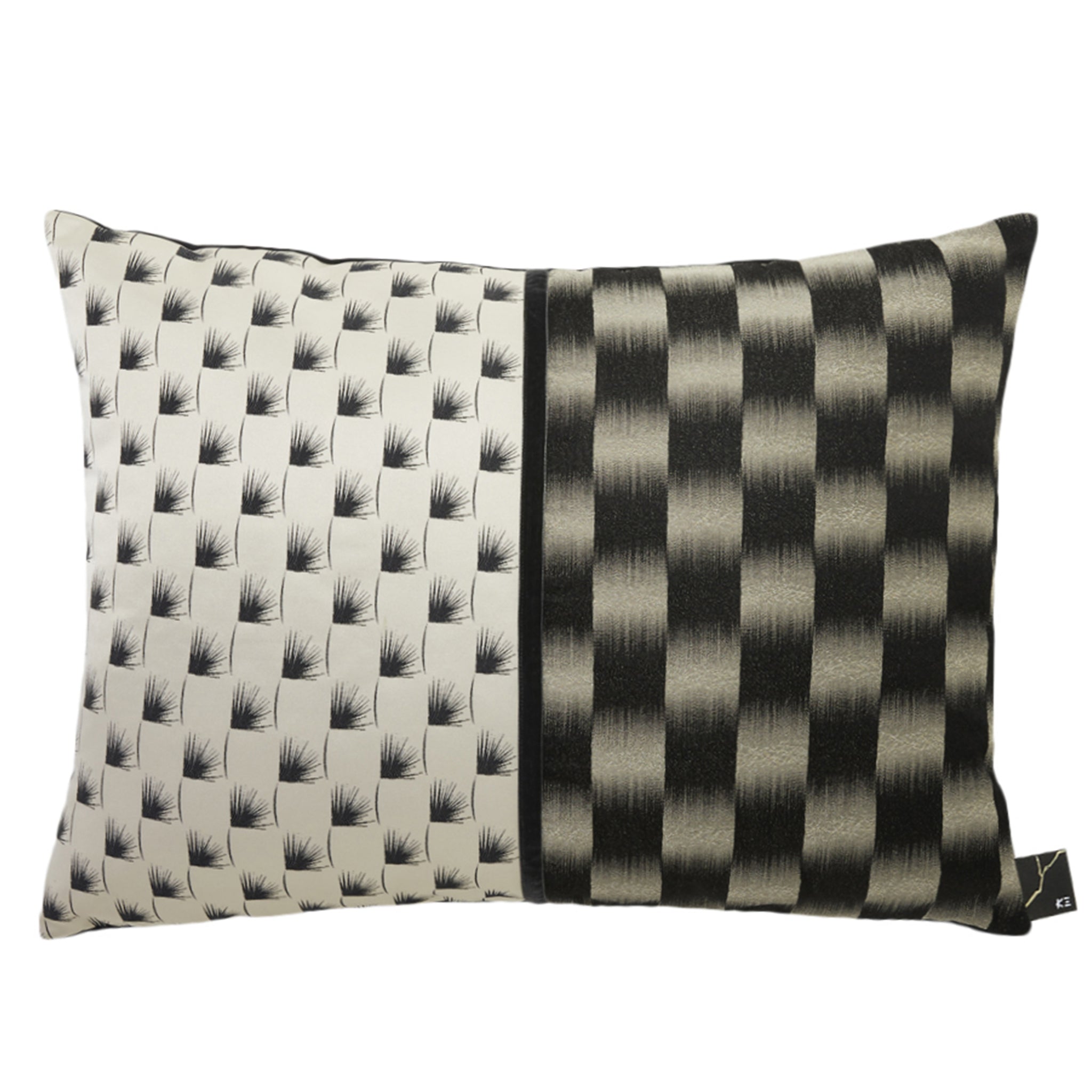 KAEDE IKAT Cushion 50x70cm - K三