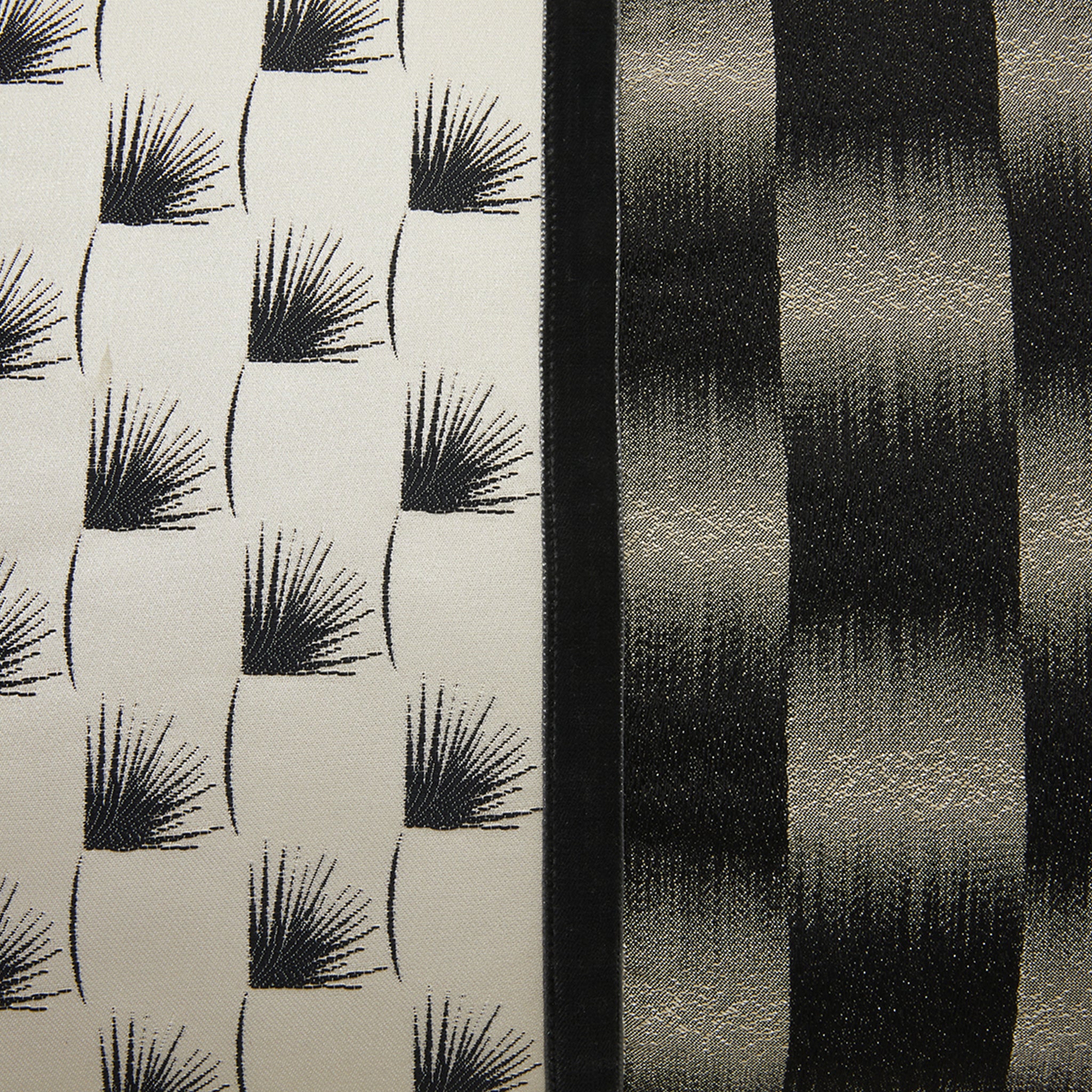 KAEDE IKAT Cushion 50x70cm - K三