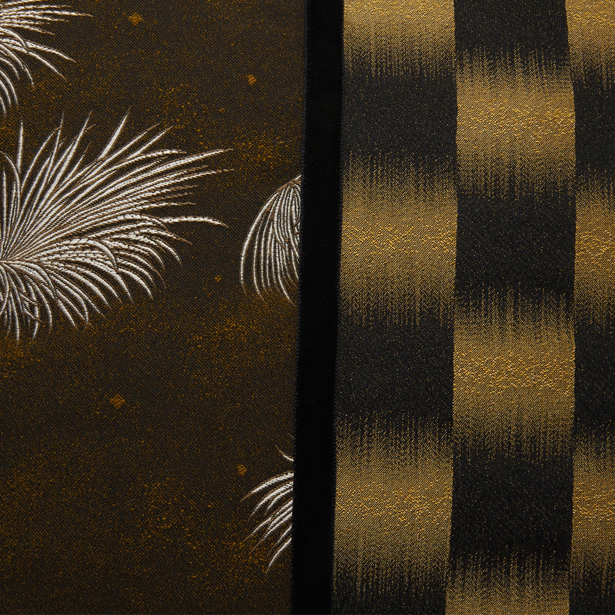 KIKU AWASE IKAT Cushion 50x70cm - K三