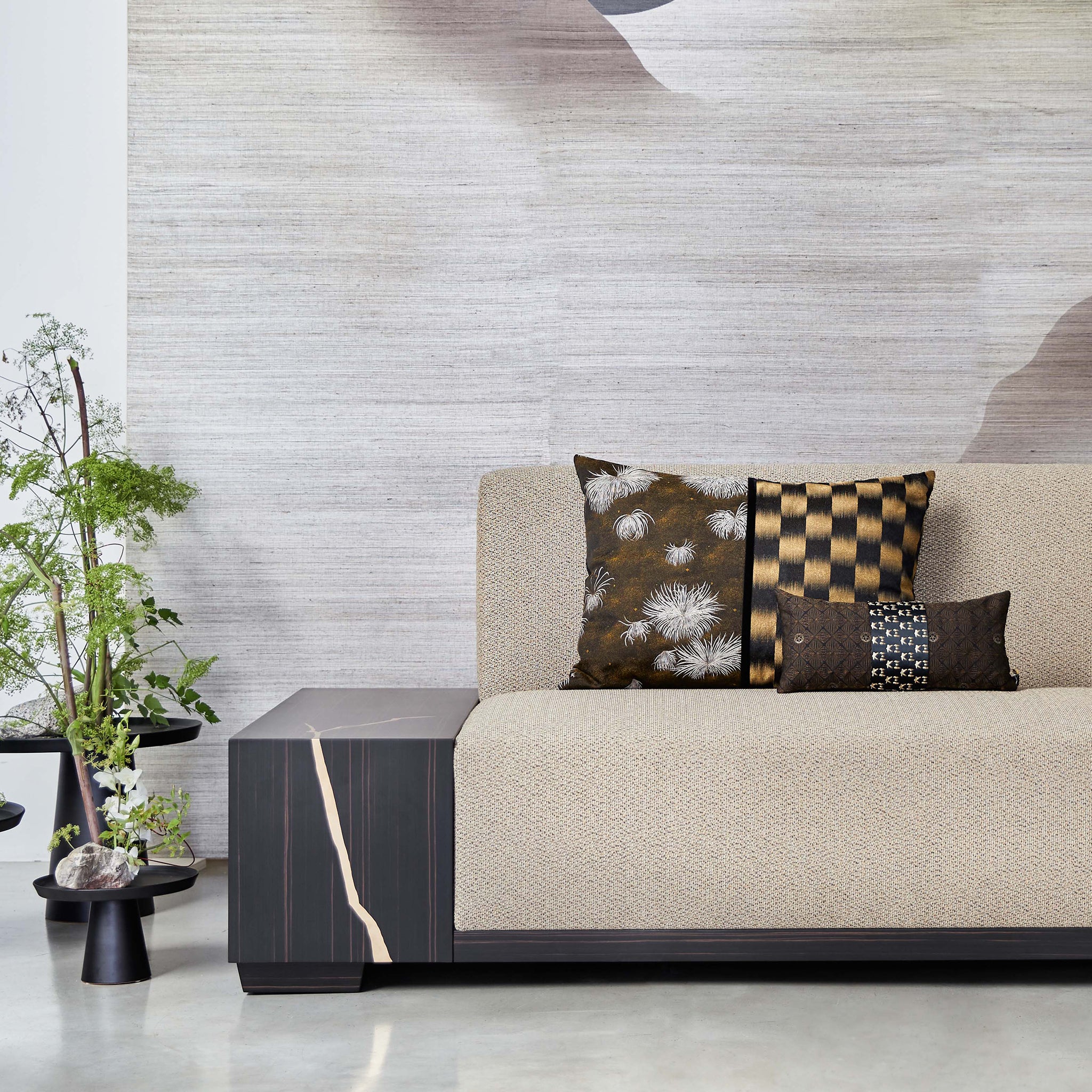 KIKU AWASE IKAT Cushion 50x70cm - K三